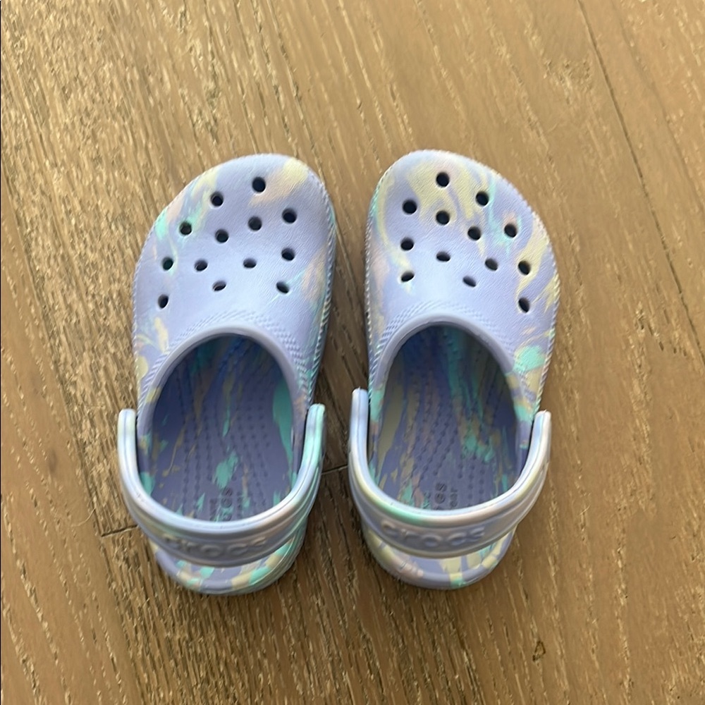 CROCS Purple Marble Clogs with Strap Sz 8 Toddler